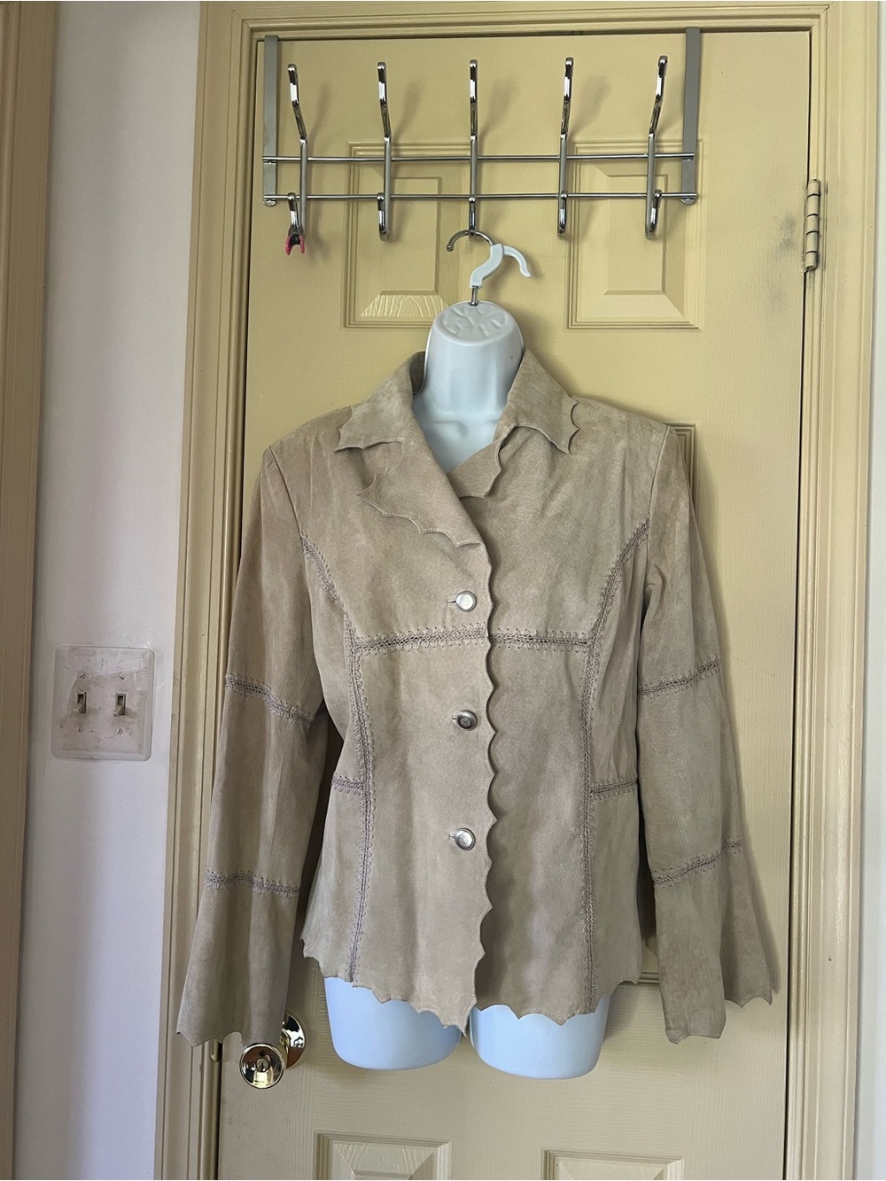 Pamela McCoy Beige Scalloped Suede Jacket